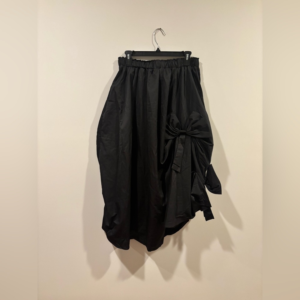 Gracia Black Asymmetrical Bubble Midi Skirt - Picture 8 of 12